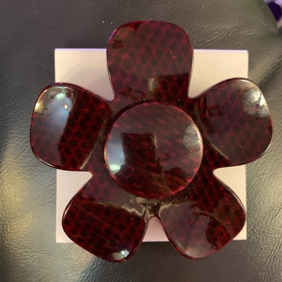 Classy Brooch - Picture 2 of 4